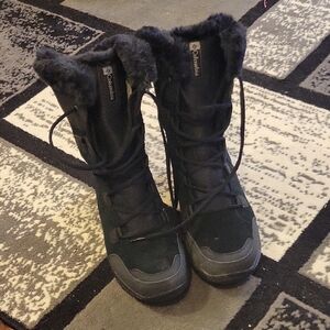 Columbia Women's Black and Gray Winter Snow Boots